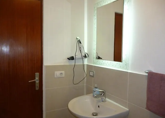 Rondine 公寓 地拉那